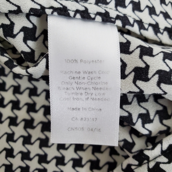 Talbots Woman Popover Top Size 1X Geometric Print Lightweight Shirt Pockets - Picture 8 of 10